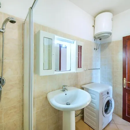Apartment 1 Bedroom Beautiful In Isola Rossa